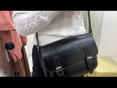 ❤️ Offentlig onani av den unga slynan FeralBerry med en dildo i provrummet ️ Kvalitets sex at porn sv.high-pass.ru ﹏